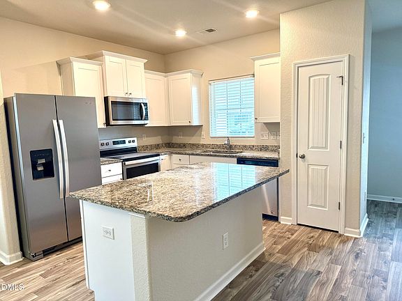 4th image of 212 Chandler Ct