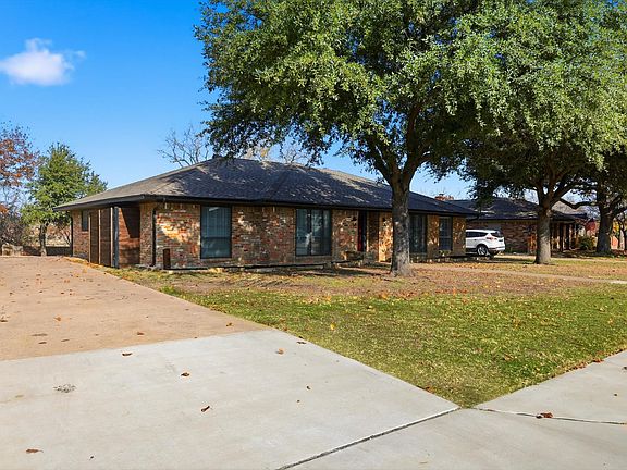 2nd image of 726 Laramie Dr