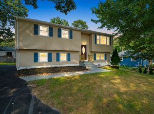 40 Old Farm Rd, Groton, CT 06340