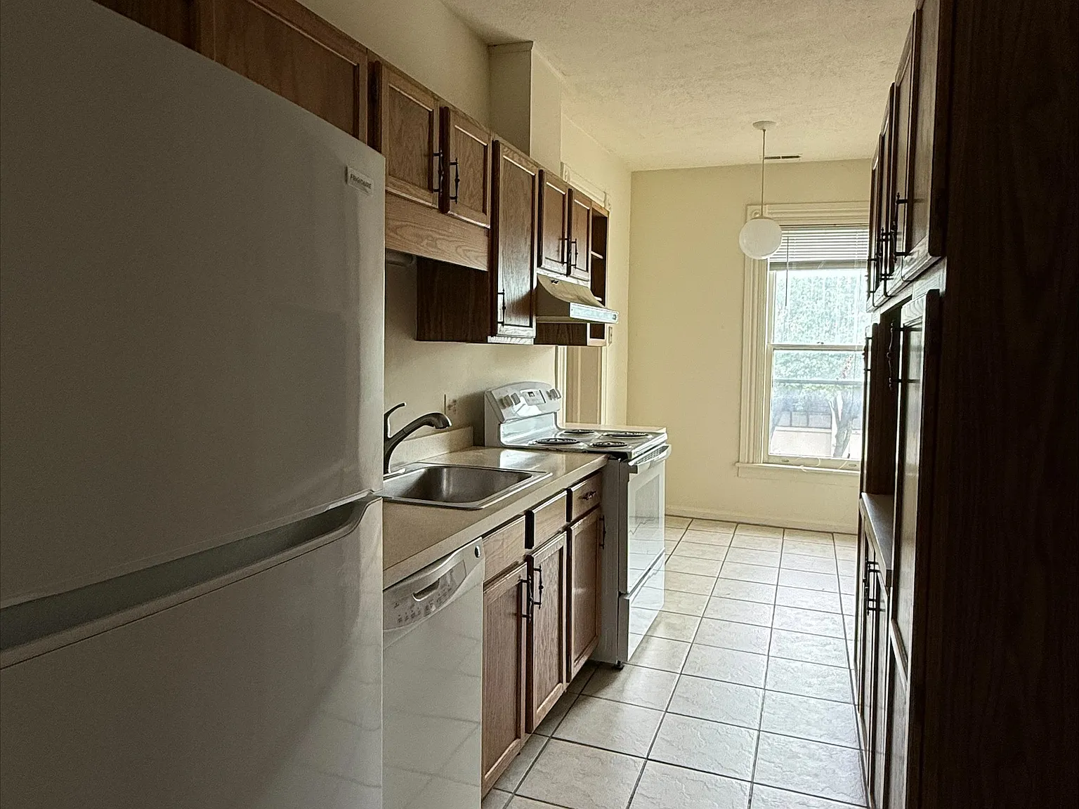 2 bed, 930 sqft, $1,500 — Photo 1