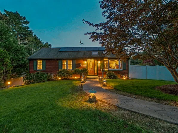 128 Ensign Rd, Centerville, MA 02632