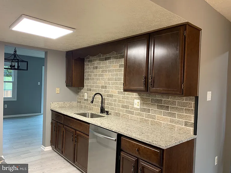 8262 Vernon St — Photo 3