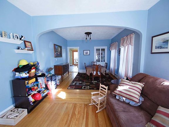 2nd image of 1-1A Wisteria St