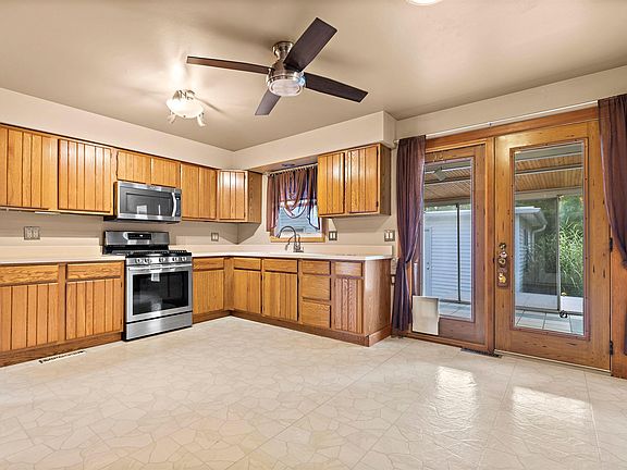 3rd image of 4631 Yale Dr