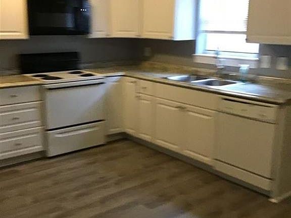 4th image of 9546 16th Bay St #B