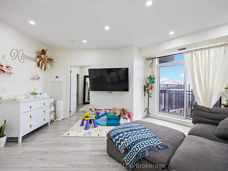 1060 Sheppard Ave W #1521 — Photo 29