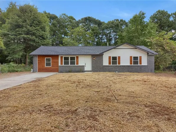 8824 E Bourne Dr, Jonesboro, GA 30238