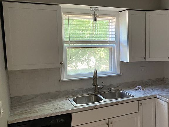 4th image of 1125 Suburban Ave