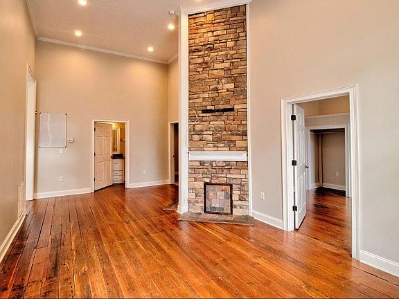 3rd image of 411 Forsythe St #411