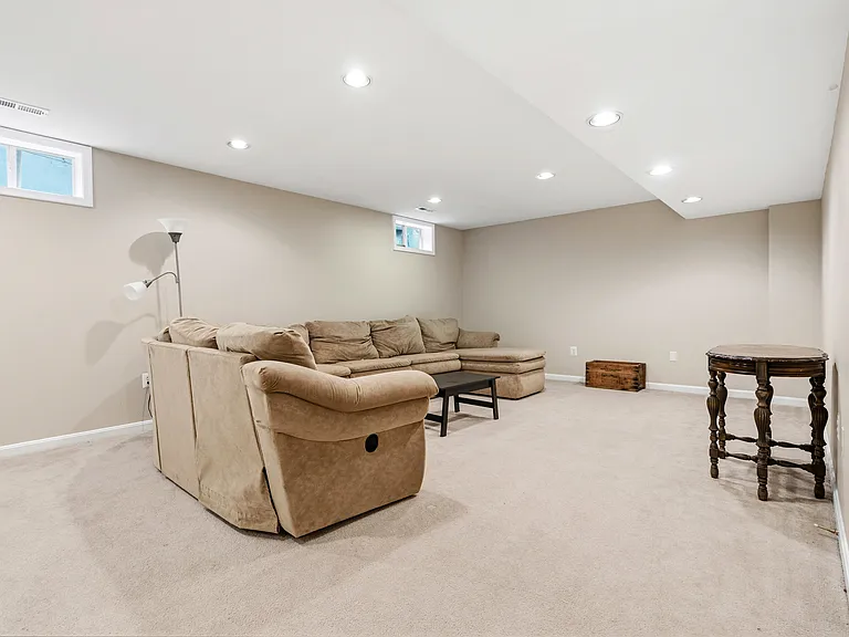 31 Palace Ln — Photo 33