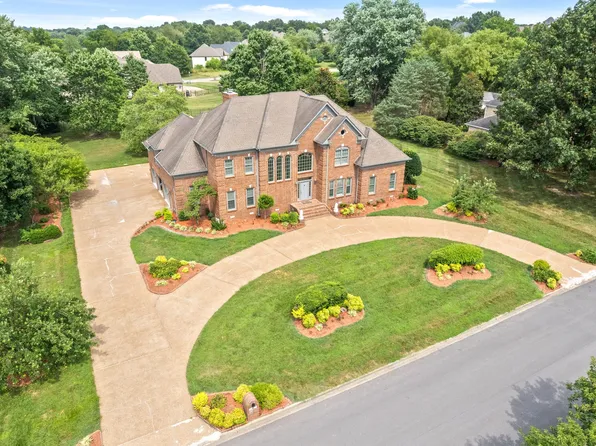 2874 Summer Lawn Dr, Clarksville, TN 37043