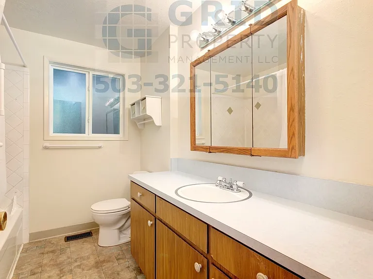 16554 SE Gordon Ct — Photo 10