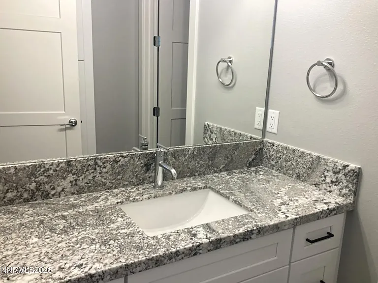 1086 Tee Dr — Photo 8