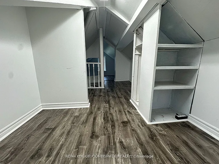 945 Yonge St — Photo 7
