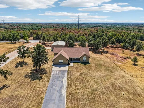 17250 Cottonwood Ct, Newalla, OK 74857