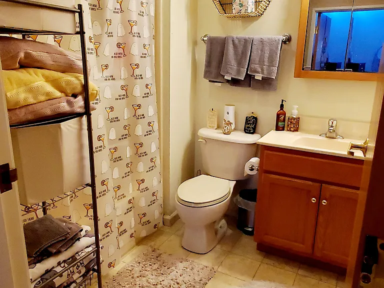 South Rock Apartments (Student Housing by the Bed) — Photo 11