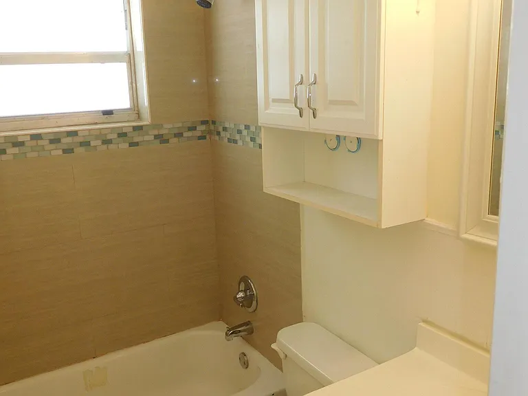 2448 NW 9th Ter — Photo 4