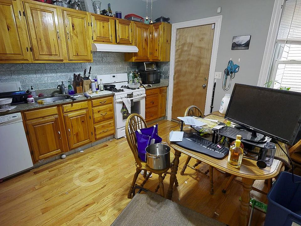 2nd image of 29 Portsmouth St #11