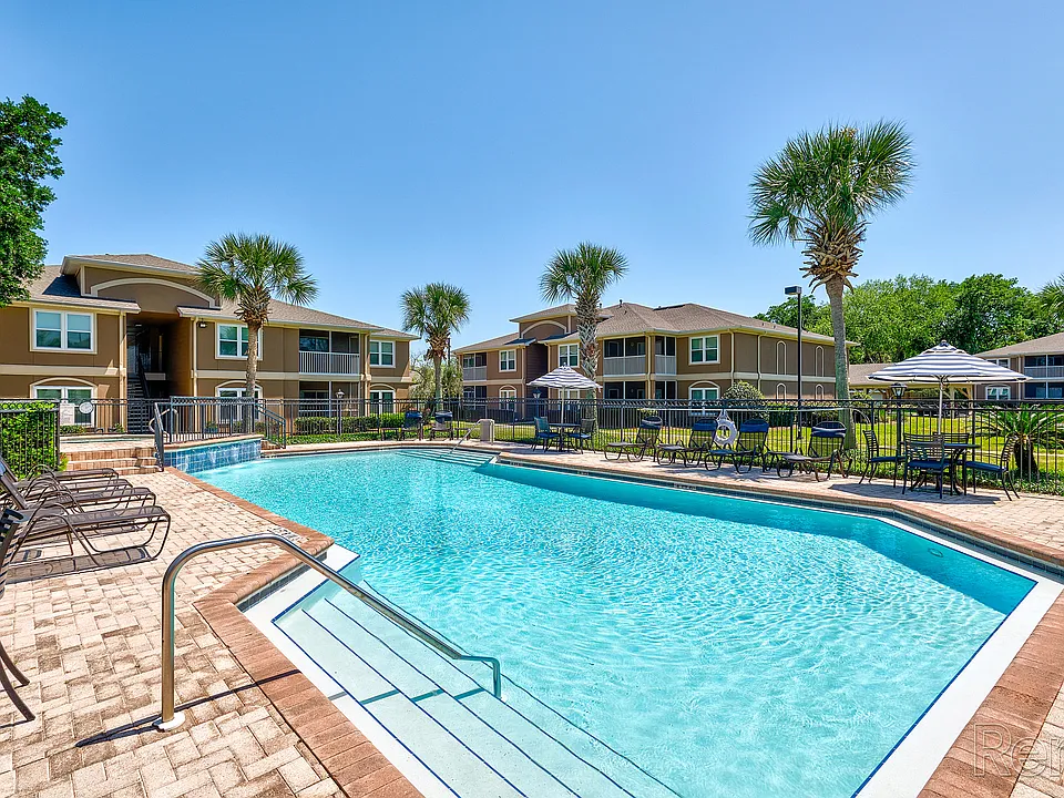 Crestview at Oakleigh Apartments