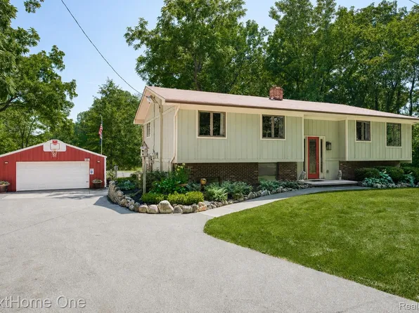 4423 Mason Rd, Howell, MI 48843