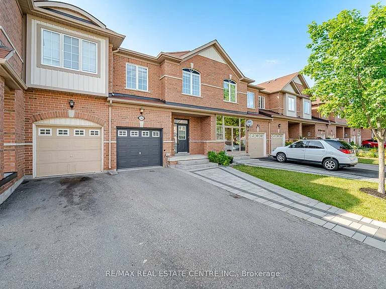366 Hobbs Cres — Photo 3