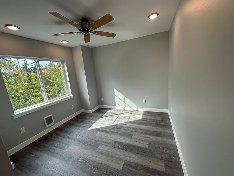 3501 Sussex Dr — Photo 3