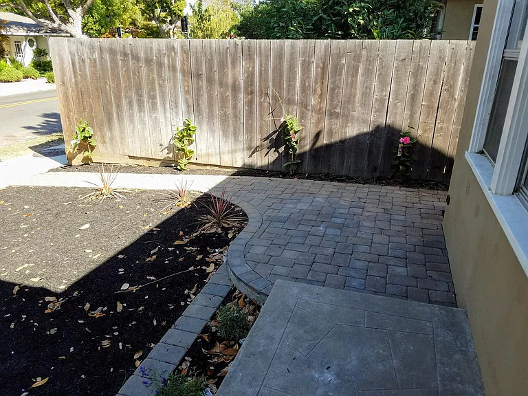 235 W Dana St — Photo 19
