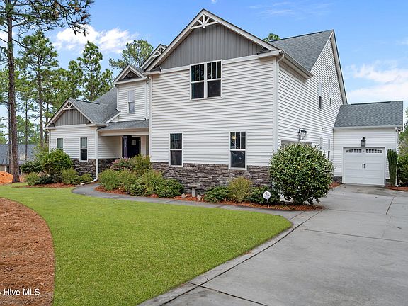 3rd image of 106 Edwards Court