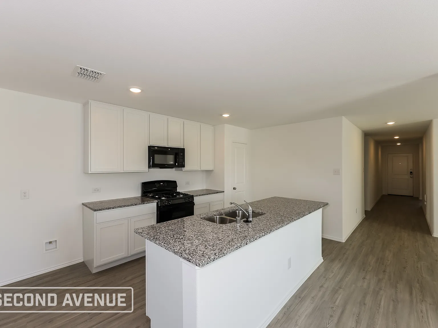 4 bed, 2.0 bath, 1784 sqft, $2,399 — Photo 3