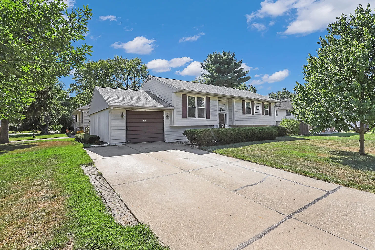 802 Westfield Dr photo 1