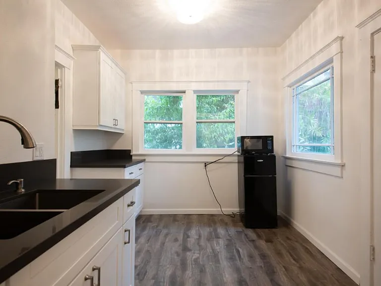 516 N Virgil Ave — Photo 15