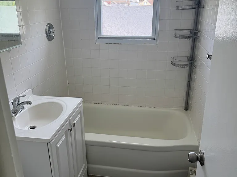 329 Oak St #3 — Photo 5