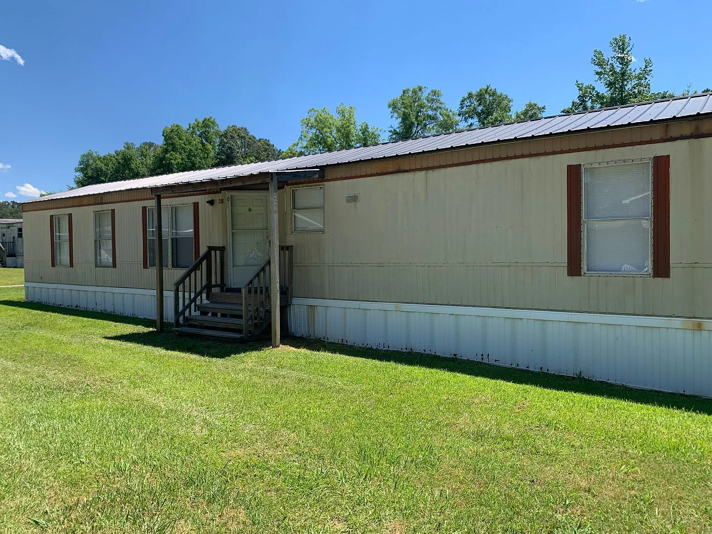 Available Now - Spacious 2 Bedroom + Bonus Room, 2 Bath Mobile Home — Photo 2