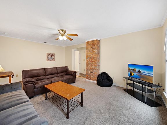 5th image of 819 Summit St #1/2