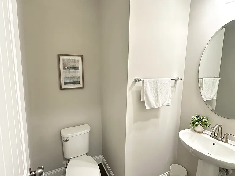 304 Fenella Dr — Photo 8