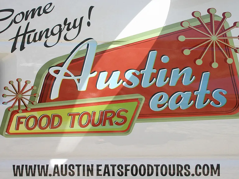 30+ restaurants and bars within walking distance