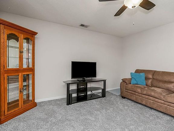 4th image of 2305 NE 68th St