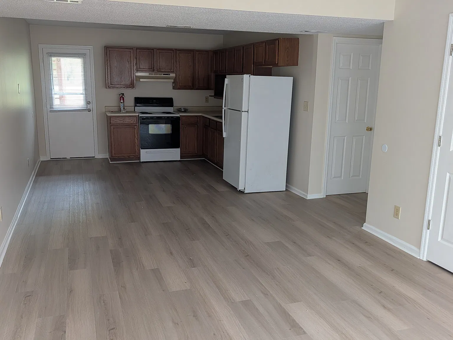 2 bed, 900 sqft, $950 — Photo 2