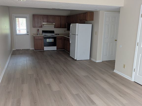 2nd image of 801 Sunset Ave #10