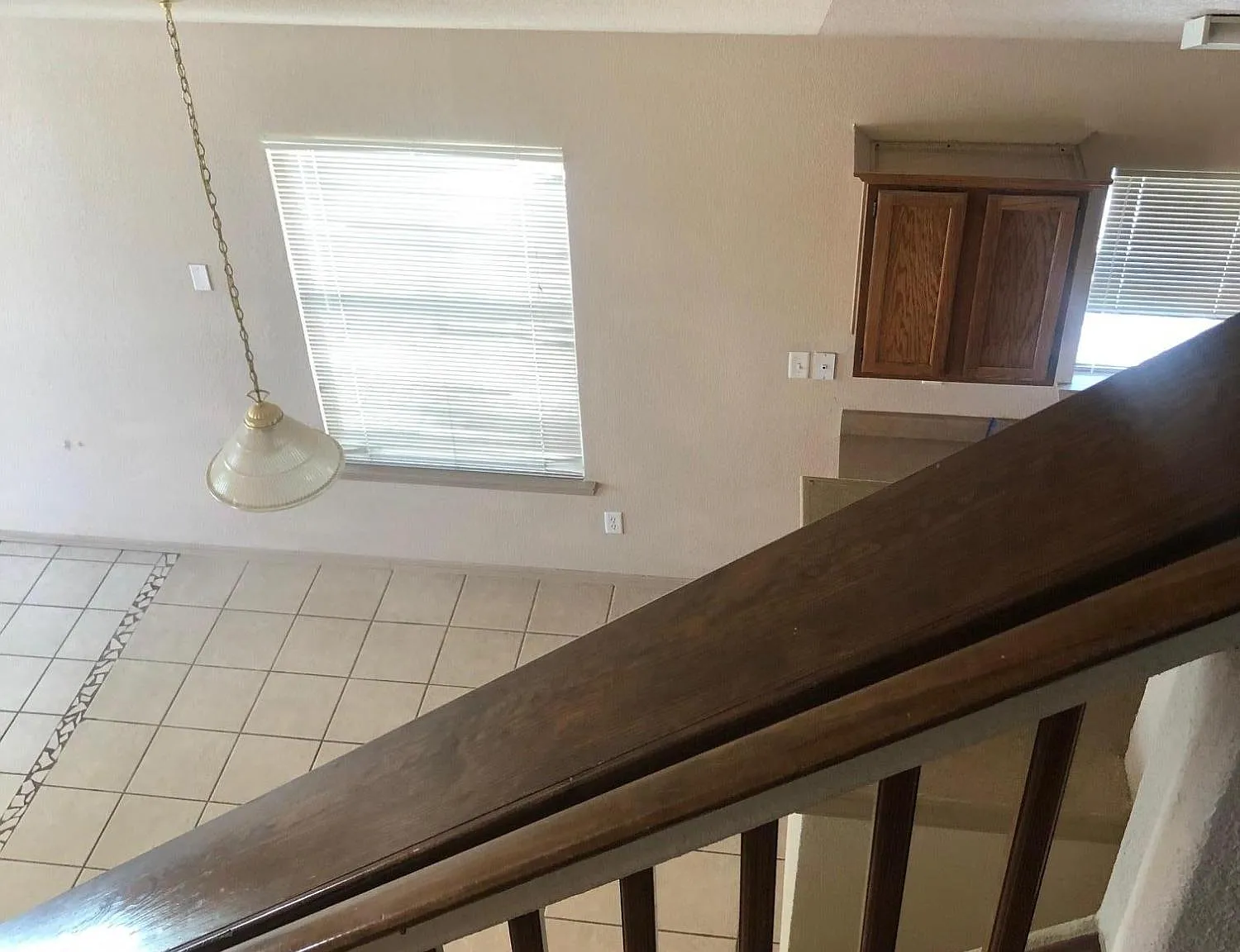 3 bed, 2.0 bath, 1093 sqft, $1,300 — Photo 4