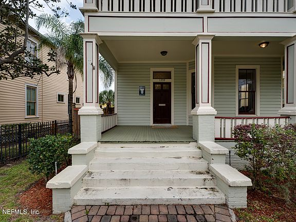 2nd image of 1239 HUBBARD Street