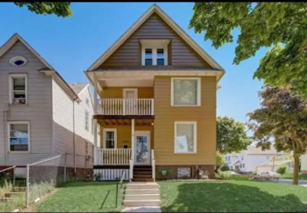 2927 W Saint Paul Ave photo 1