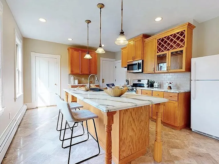 17 Liberty St #2 — Photo 4