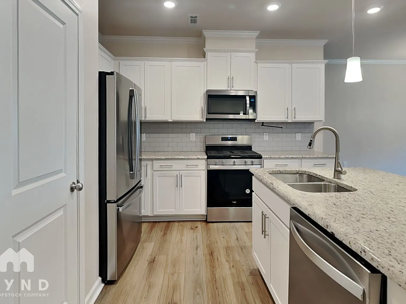 3 bed, 2.5 bath, 1548 sqft, $1,800 — Photo 4