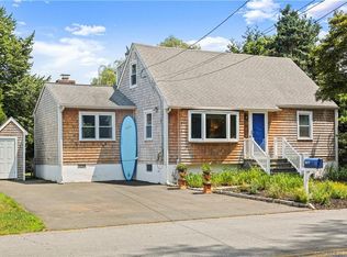 927 S Pine Creek Rd, Fairfield, CT 06824