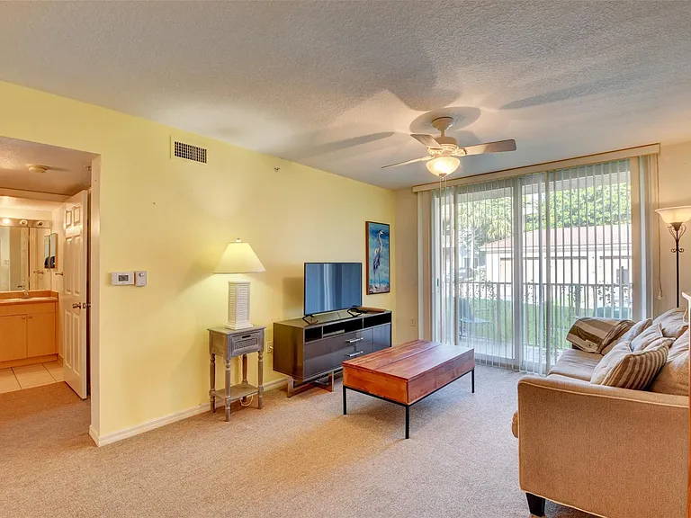703 Villa Cir #703 — Photo 20