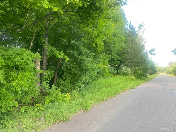 Bonnie Rd, Ironwood, MI 49938