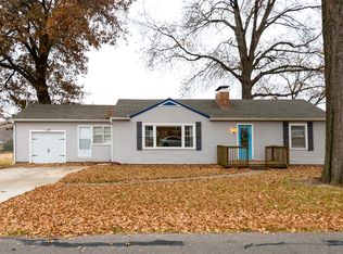 4027 Valley View Rd, Leavenworth, KS 66048