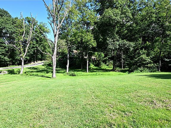 5th image of 382 Fry Hollow Rd