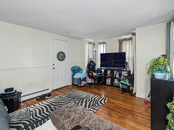 4th image of 492 Fletcher St